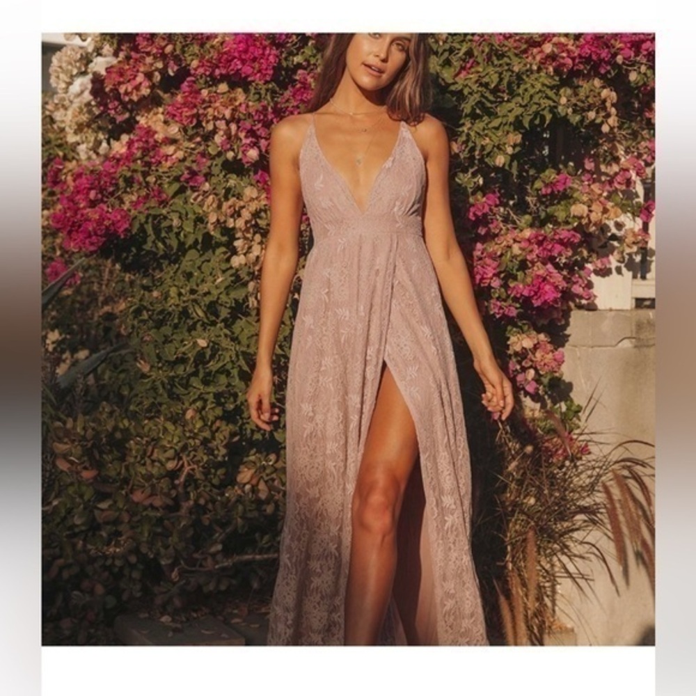 NWT LuLus Dusty Pink “Stolen Moments” Plunging Lace Maxi size large.